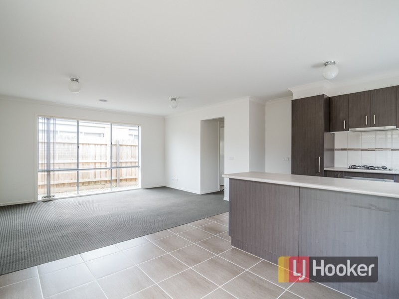 4/7 Melissa Way, Pakenham VIC 3810