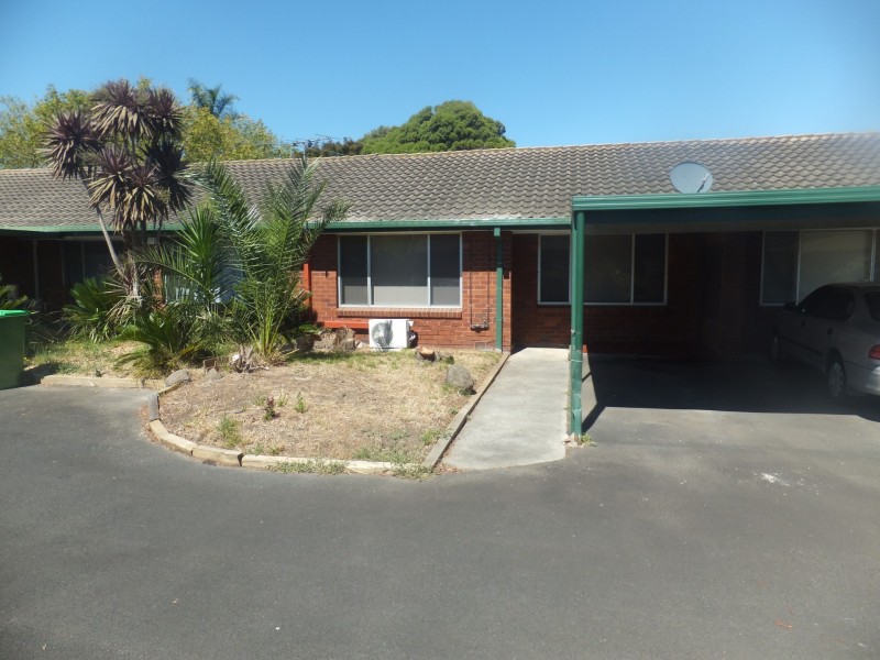 11/2-4 Charles Street, Pakenham VIC 3810