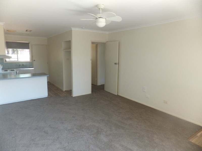 11/2-4 Charles Street, Pakenham VIC 3810