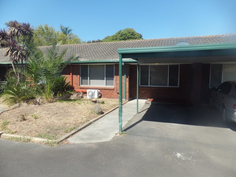 11/2-4 Charles Street, Pakenham VIC 3810