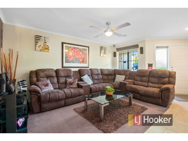 8 Sacha Drive, Pakenham VIC 3810