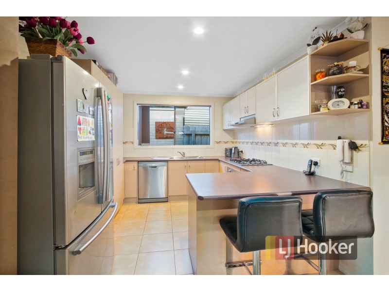 8 Sacha Drive, Pakenham VIC 3810