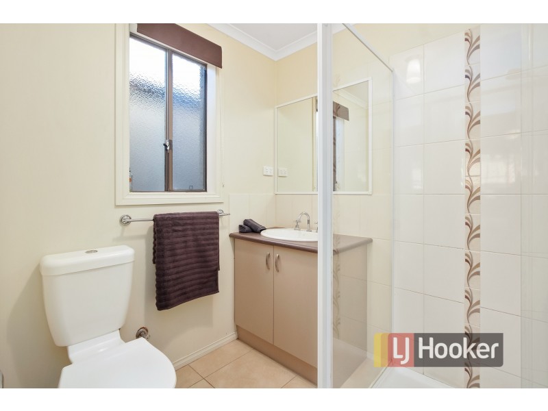 8 Sacha Drive, Pakenham VIC 3810