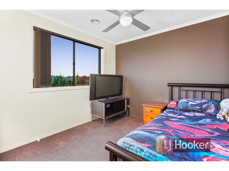 8 Sacha Drive, Pakenham VIC 3810