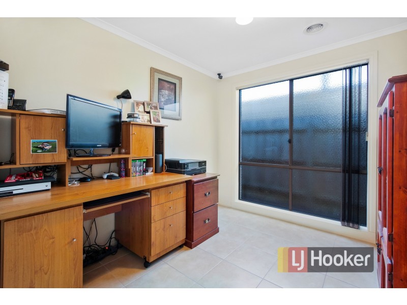 8 Sacha Drive, Pakenham VIC 3810