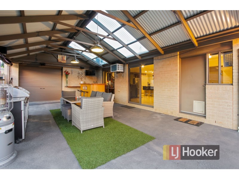 8 Sacha Drive, Pakenham VIC 3810