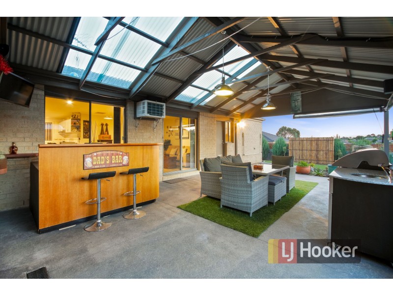 8 Sacha Drive, Pakenham VIC 3810