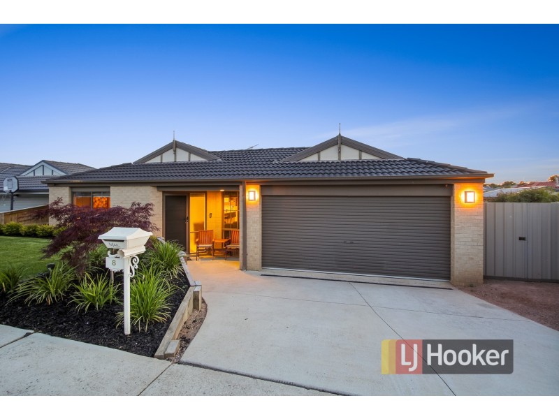 8 Sacha Drive, Pakenham VIC 3810