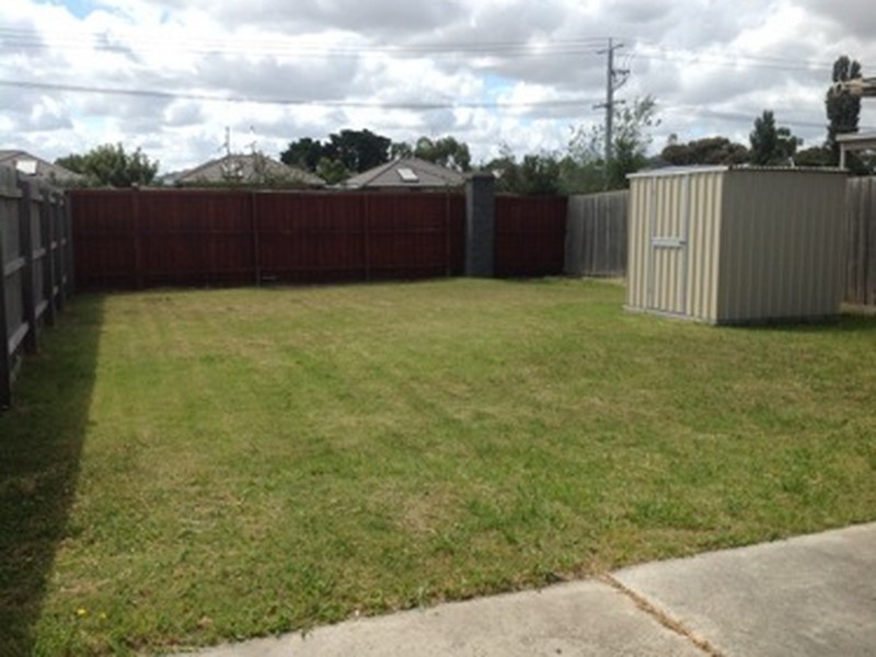 25 Wakenshaw Crescent, Pakenham VIC 3810