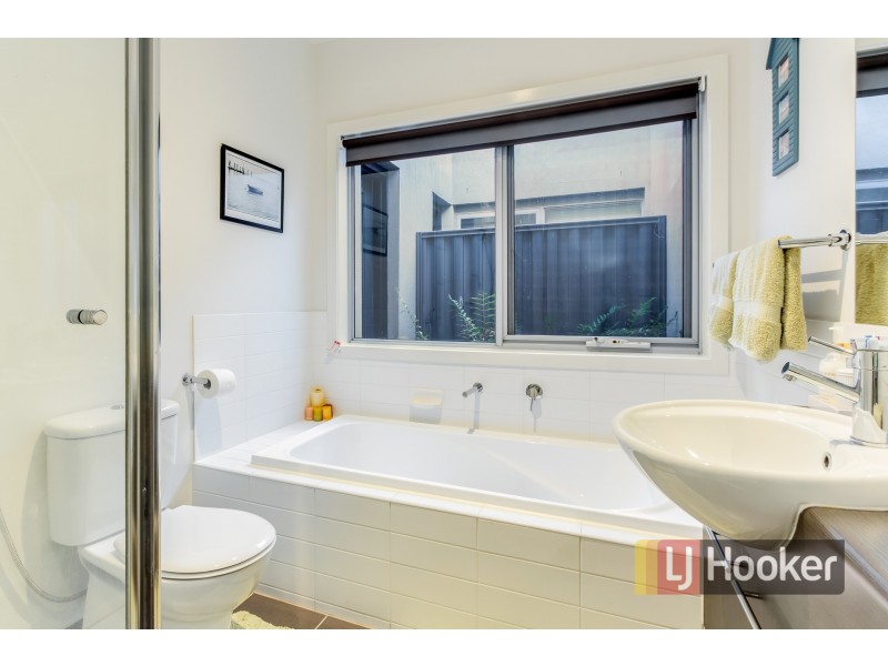 12 Acorn Lane, Pakenham VIC 3810