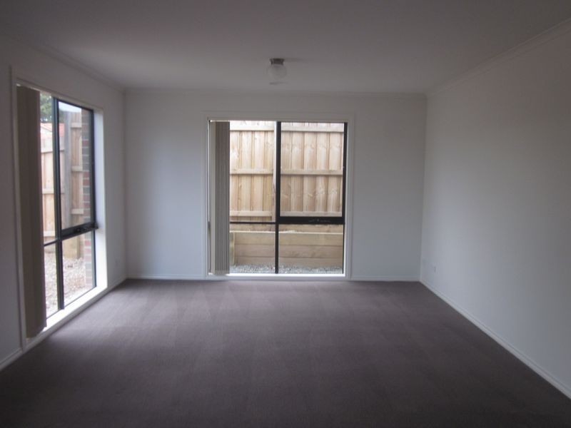 16/107 Army Road, Pakenham VIC 3810