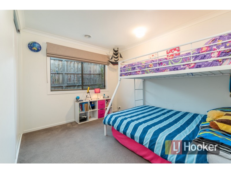 8 Clarendon Street, Pakenham VIC 3810