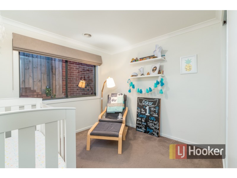 8 Clarendon Street, Pakenham VIC 3810