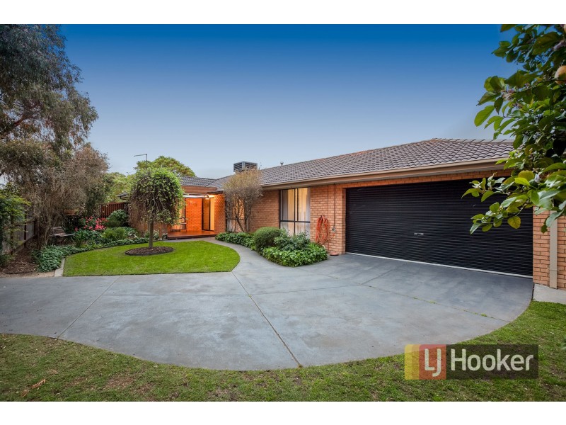 38 Thomas Place, Pakenham VIC 3810