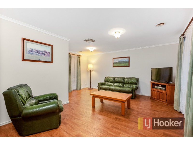 38 Thomas Place, Pakenham VIC 3810