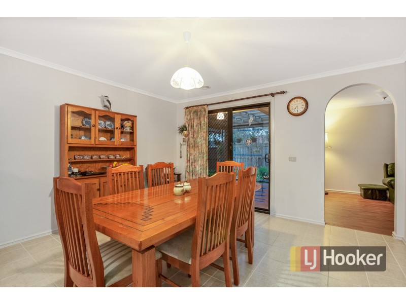 38 Thomas Place, Pakenham VIC 3810