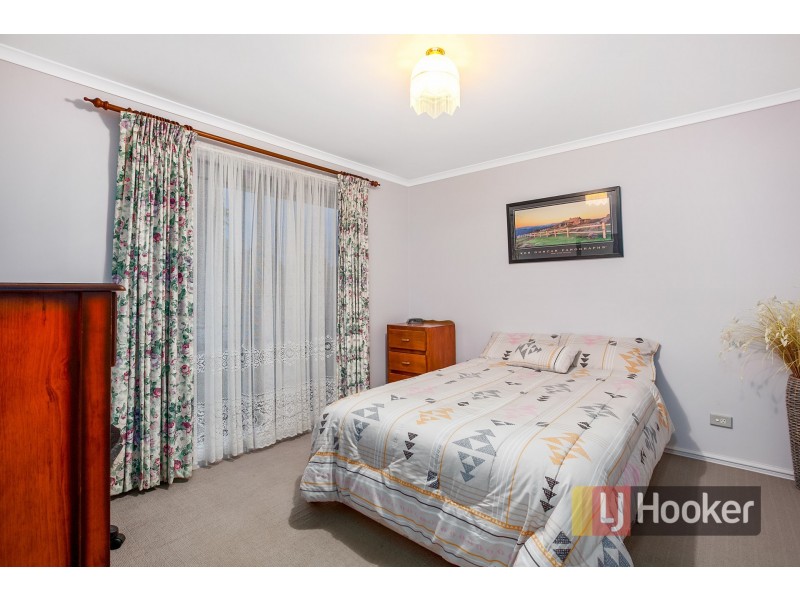 38 Thomas Place, Pakenham VIC 3810