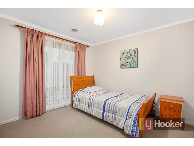 38 Thomas Place, Pakenham VIC 3810