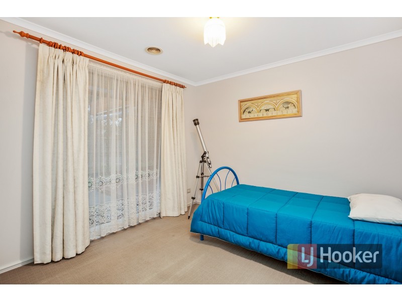 38 Thomas Place, Pakenham VIC 3810