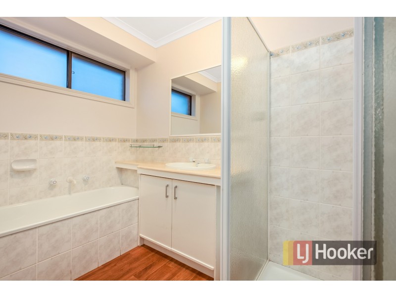 38 Thomas Place, Pakenham VIC 3810