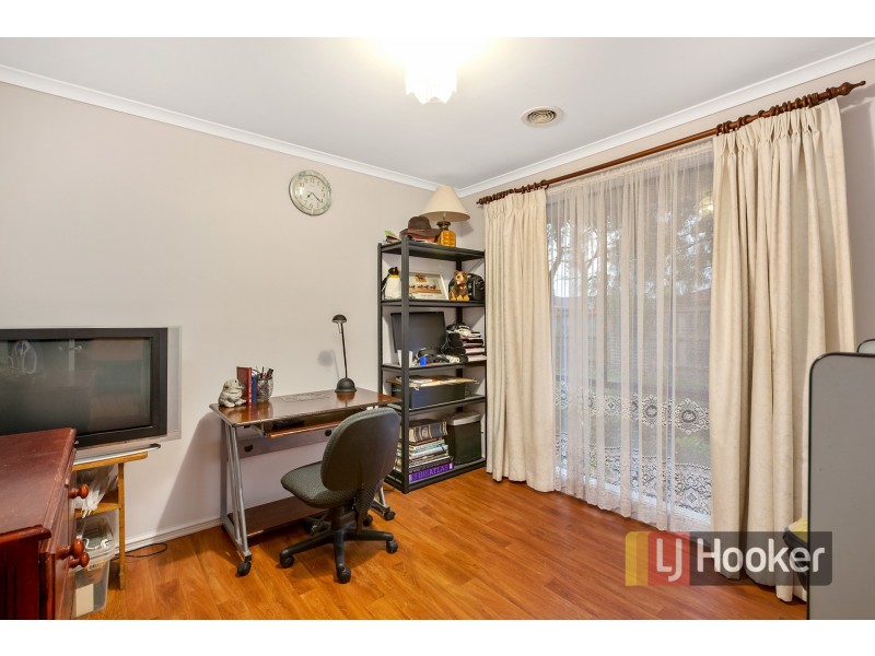 38 Thomas Place, Pakenham VIC 3810