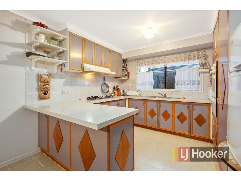 38 Thomas Place, Pakenham VIC 3810