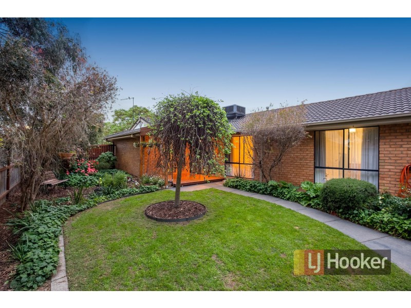 38 Thomas Place, Pakenham VIC 3810