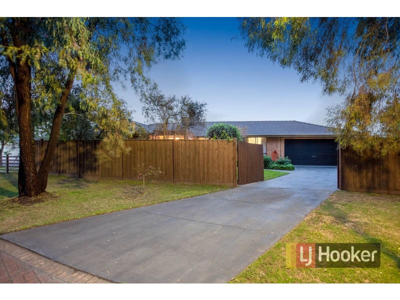38 Thomas Place, Pakenham VIC 3810