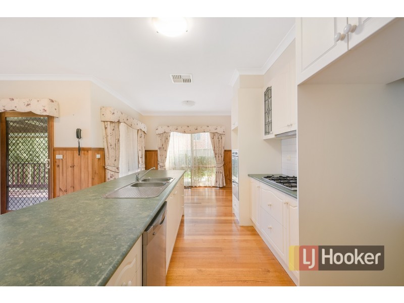 15 Wills Avenue, Pakenham VIC 3810