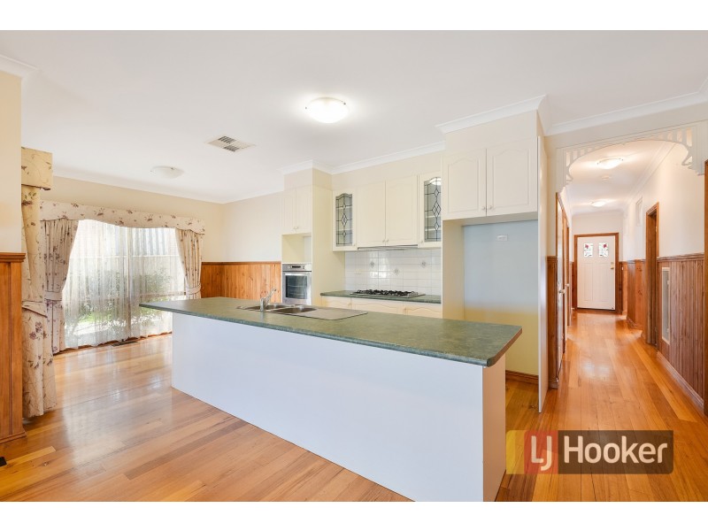 15 Wills Avenue, Pakenham VIC 3810