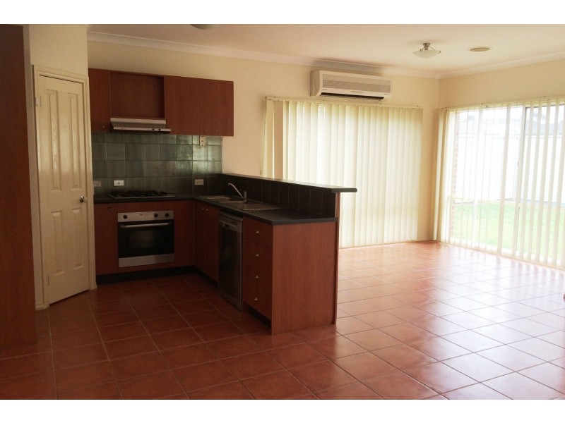 10 Spring Circuit, Pakenham VIC 3810