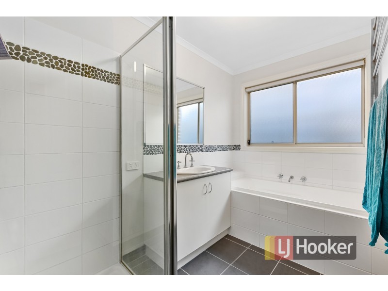 17/51 Leigh Drive, Pakenham VIC 3810