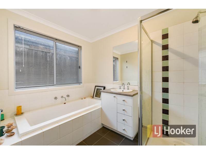 20 Kimberley Grove, Pakenham VIC 3810