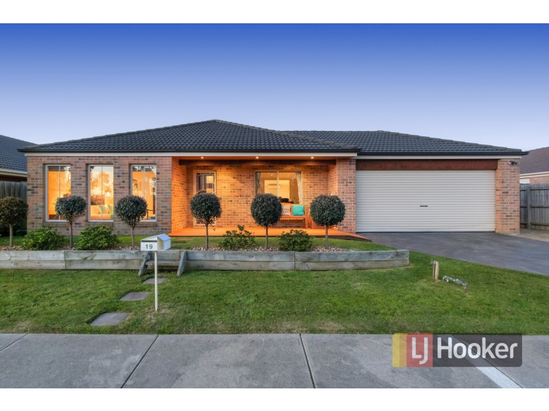19 Clifford Drive, Pakenham VIC 3810