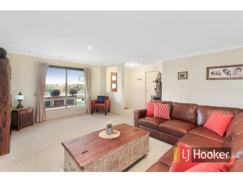 19 Clifford Drive, Pakenham VIC 3810