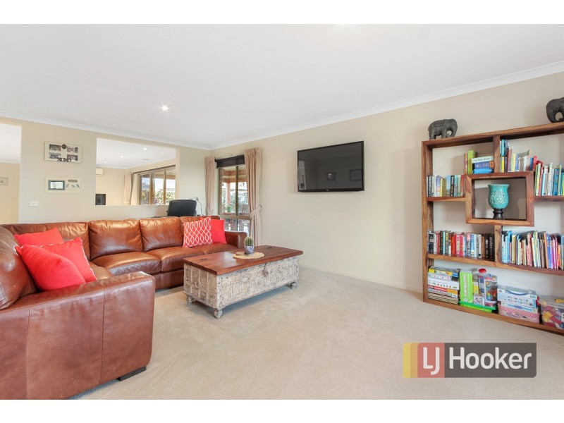 19 Clifford Drive, Pakenham VIC 3810