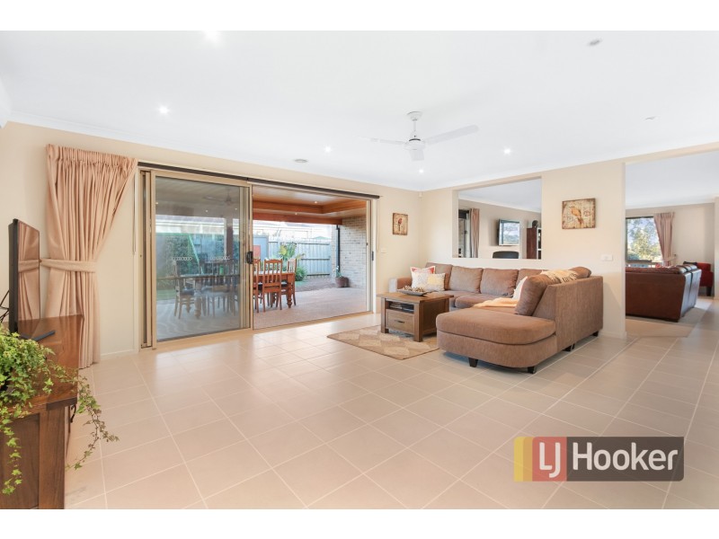 19 Clifford Drive, Pakenham VIC 3810