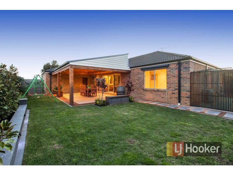 19 Clifford Drive, Pakenham VIC 3810