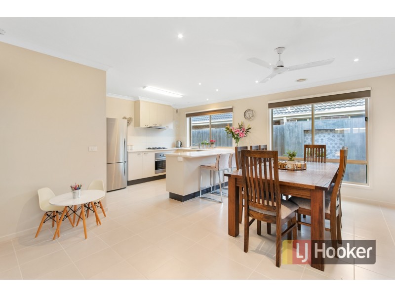 19 Clifford Drive, Pakenham VIC 3810