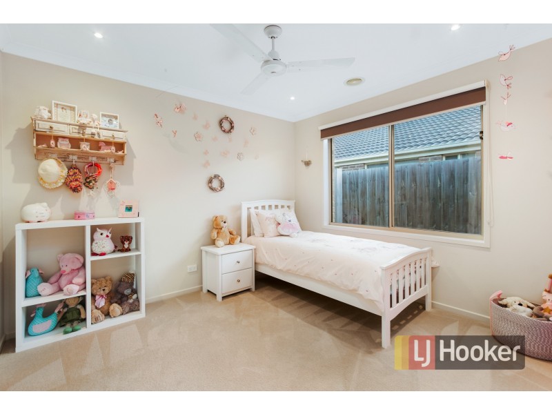 19 Clifford Drive, Pakenham VIC 3810