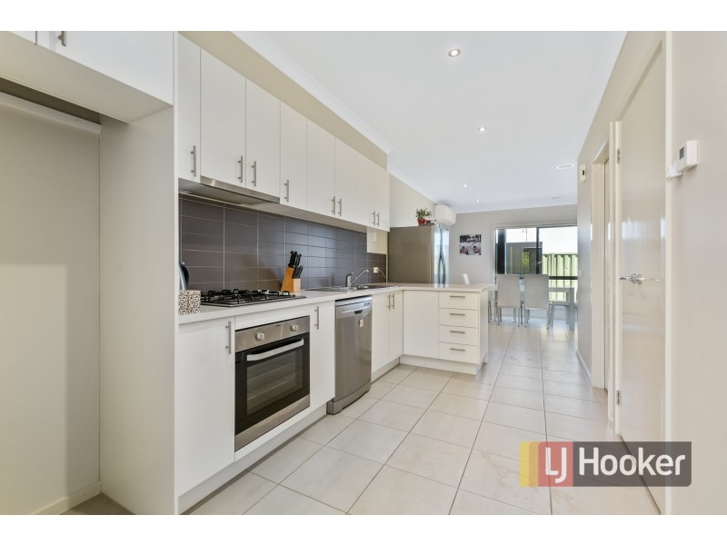 2/180 Henry Road, Pakenham VIC 3810