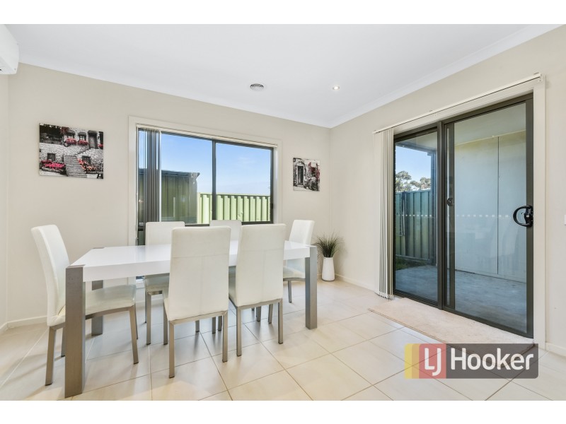 2/180 Henry Road, Pakenham VIC 3810