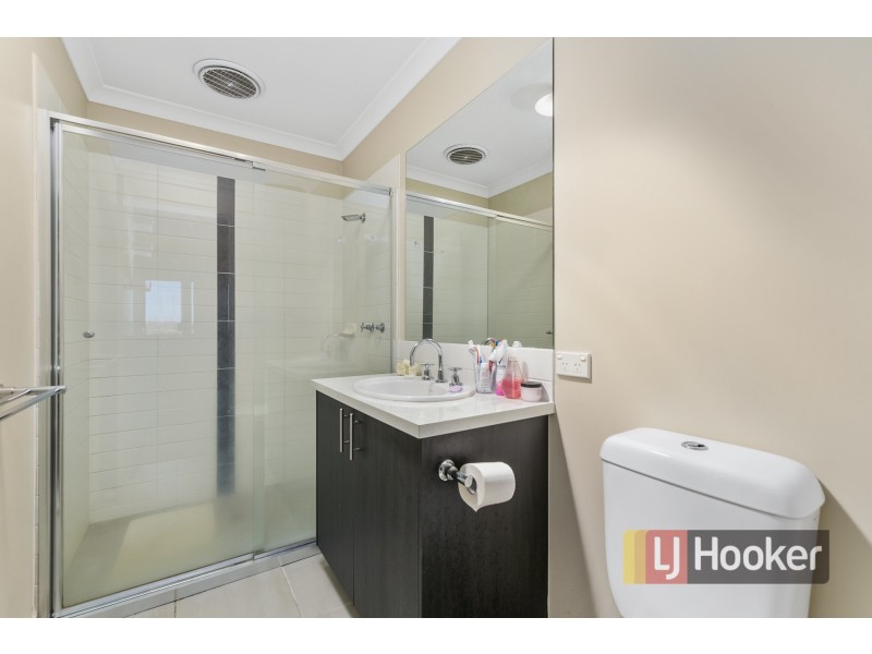 2/180 Henry Road, Pakenham VIC 3810