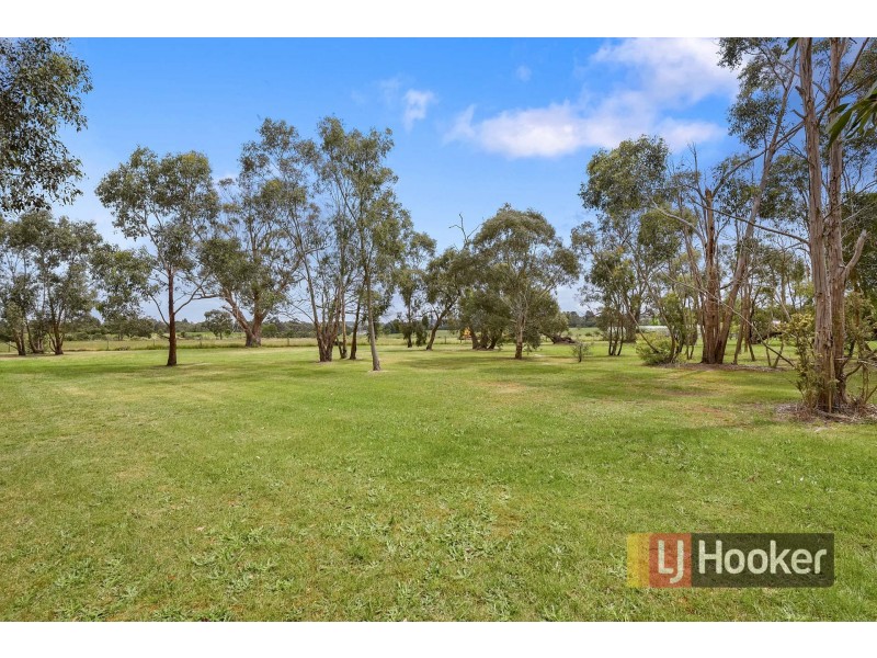 4 Johanna Court, Pakenham VIC 3810