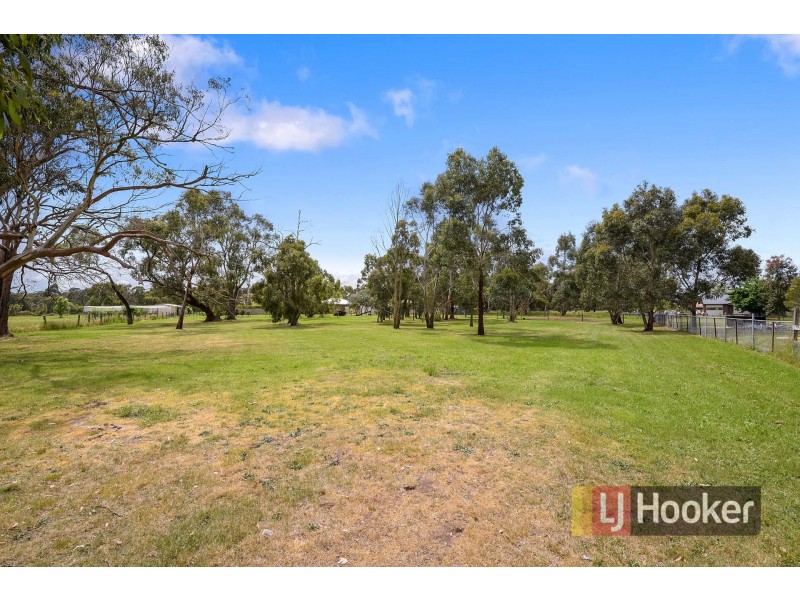 4 Johanna Court, Pakenham VIC 3810