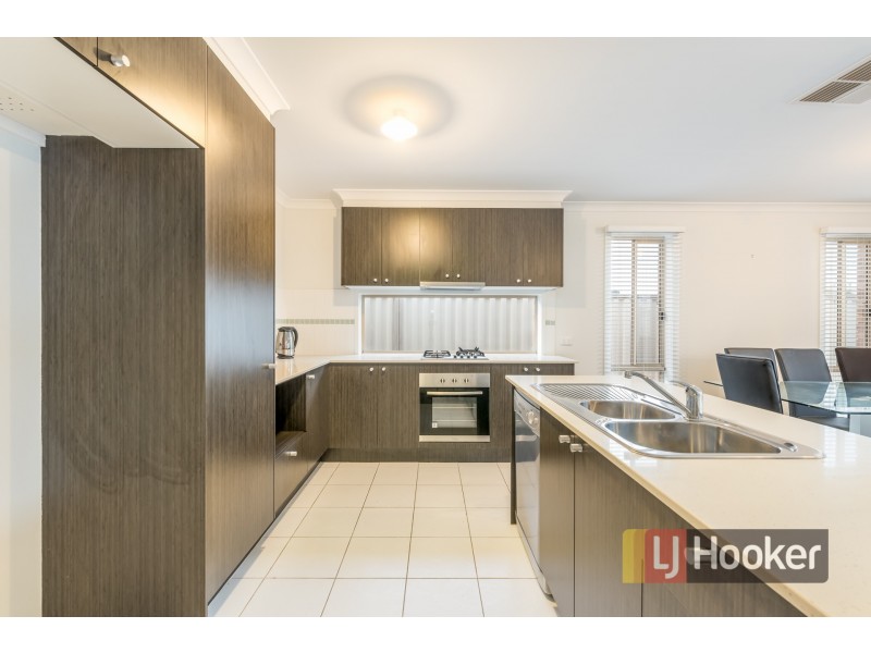 27 Debra Avenue, Pakenham VIC 3810