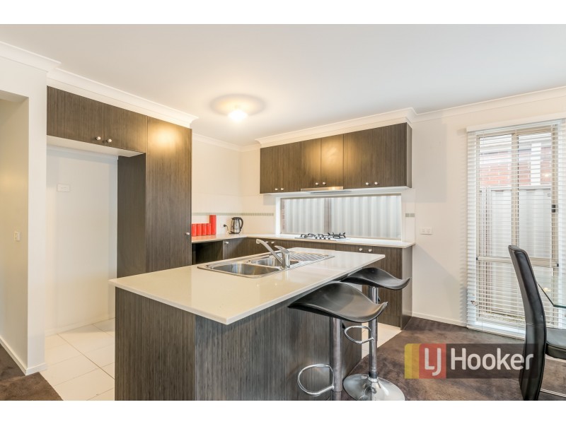 27 Debra Avenue, Pakenham VIC 3810