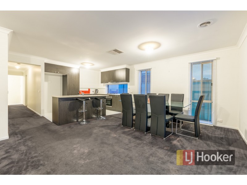 27 Debra Avenue, Pakenham VIC 3810