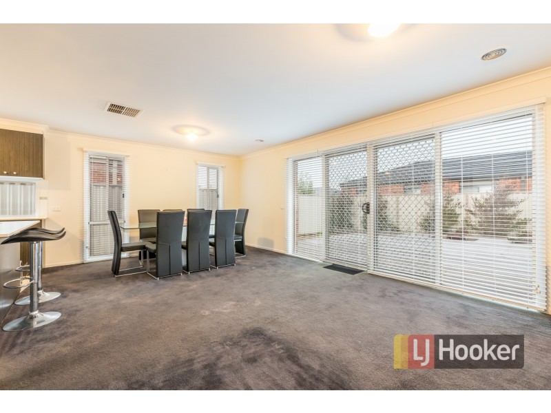27 Debra Avenue, Pakenham VIC 3810