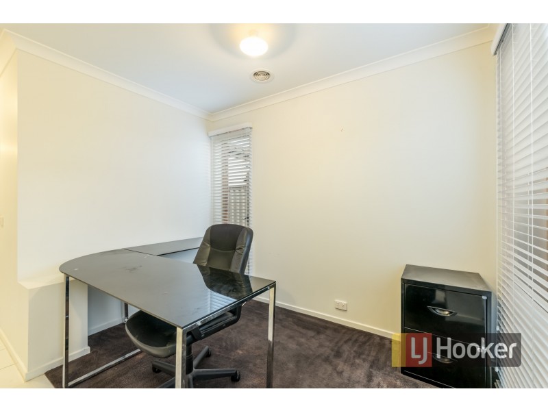 27 Debra Avenue, Pakenham VIC 3810